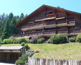 Chaperon Rouge A, B Provence-Alpes-Côte d'Azur - Villars visuel 8/10 Chaperon Rouge A, B Provence-Alpes-Côte d'Azur - Villars visuel 8/10