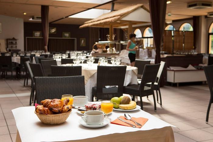 Club Les Amandiers Provence-Alpes-Côte d'Azur - Arles visuel 1/10 Club Les Amandiers Provence-Alpes-Côte d'Azur - Arles visuel 1/10