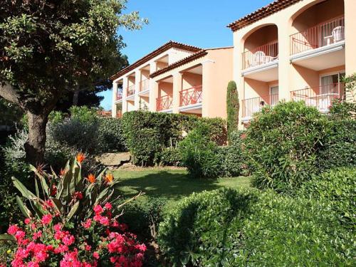 Résidence Hotelière Pierre & Vacances La Pinède Provence-Alpes-Côte d'Azur - Hyères visuel 1/10 Résidence Hotelière Pierre & Vacances La Pinède Provence-Alpes-Côte d'Azur - Hyères visuel 1/10