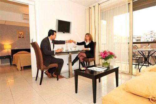 Résidence Le Beach Méditerranée Provence-Alpes-Côte d'Azur - Juan-les-Pins visuel 2/10